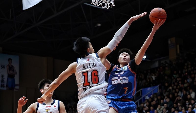  【深度分析】职业球员合同纠纷与转会机制解析 体育新闻