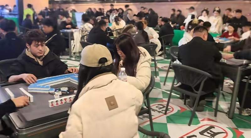  开封万岁山武侠城办麻将比赛，游客称晋级半决赛收获8张“银票”，景区：麻将馆不涉现金交易，全天免费开放 新闻 开封万岁山武侠城办麻将比赛，游客称晋级半决赛收获8张“银票”，景区：麻将馆不涉现金交易，全天免费开放 新闻