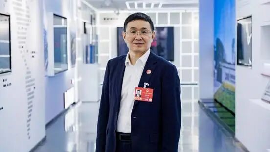 全国人大代表、隆基绿能董事长钟宝申：以技术质量标准为抓手，规范光伏行业竞争秩序丨两会声音 新闻