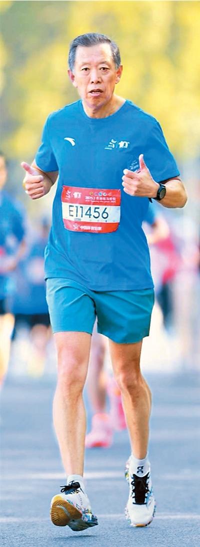 行业动态：急诊室救死扶伤 跑道上治愈自己 新闻