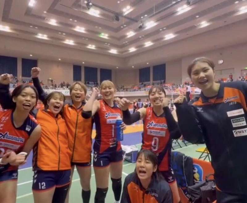  中国女排球员又一人留洋日本 19岁1米97主攻 登球迷签名会封面人物 新闻 中国女排球员又一人留洋日本 19岁1米97主攻 登球迷签名会封面人物 新闻