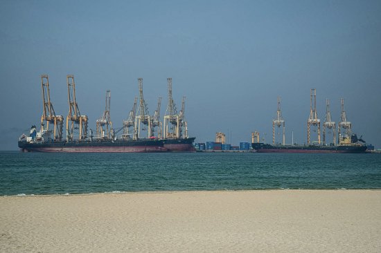  波斯湾电子战升级；导弹无人机袭击叠加信号压制，海峡航道面临严峻考验。 新闻 波斯湾电子战升级；导弹无人机袭击叠加信号压制，海峡航道面临严峻考验。 新闻 波斯湾电子战升级；导弹无人机袭击叠加信号压制，海峡航道面临严峻考验。 新闻