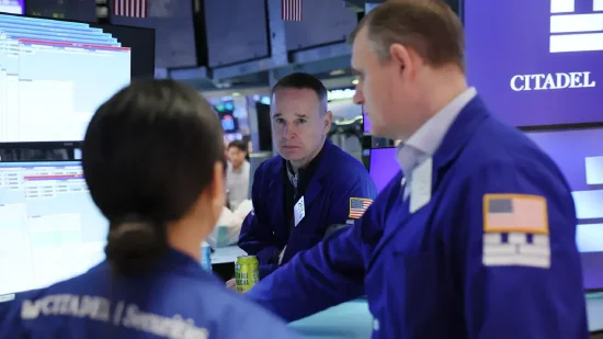  三大指数午盘全线飘红；原油价格显著回落，市场恐慌情绪快速降温。 股票财经