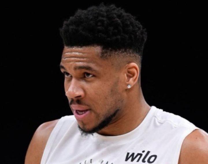  雄鹿队与字母哥意见分歧；受伤后复出计划引发内部讨论。 体育新闻