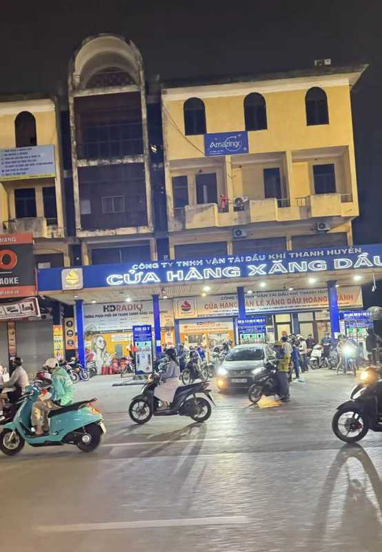  越南石油储备告急，难以持久支撑；油价持续高位运行，企业成本压力剧增。 新闻