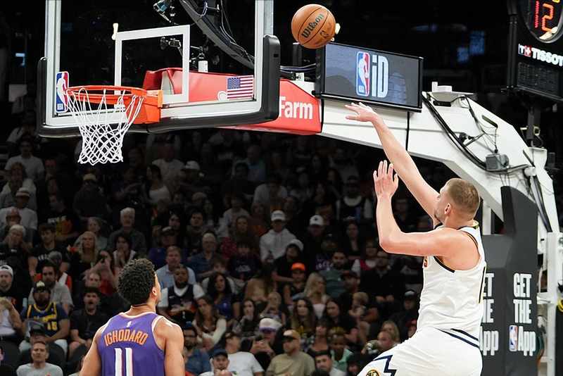  约基奇23+17+17大三双技术解码：数据背后的胜利密码与历史级纪录深度剖析 体育新闻